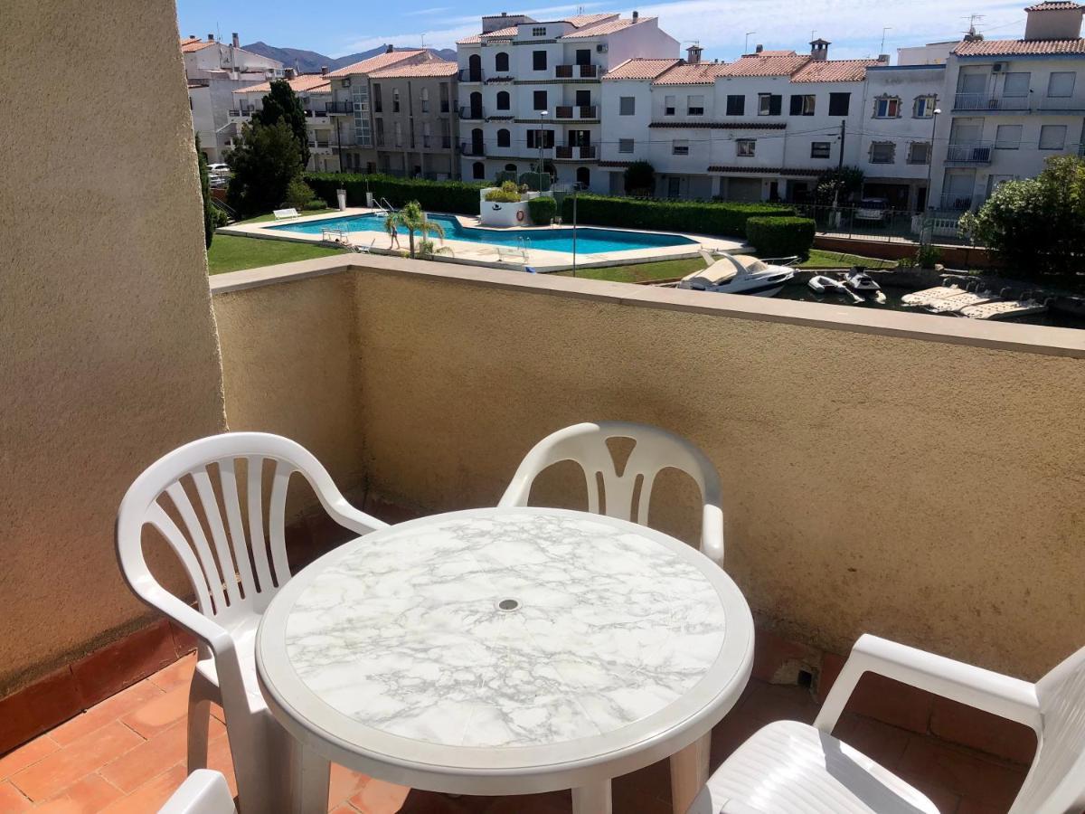 Port Sotavent 2C - Apartamento En La Marina De Empuriabrava - Piscina Comunitaria, - Parking - Vistas Al Canal - Cerca Centro Y Playa Kültér fotó